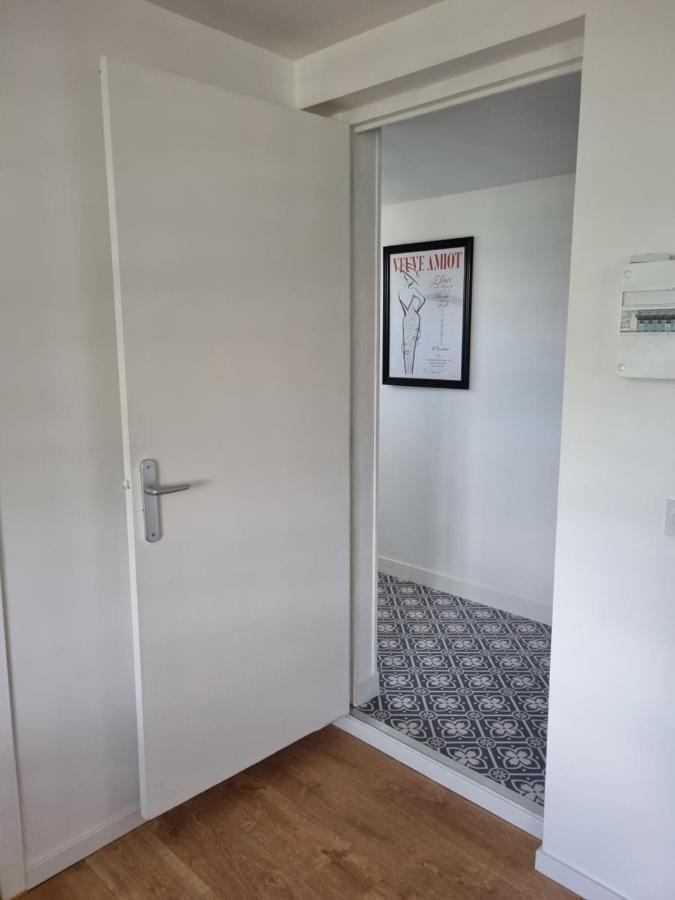 Location Saisonniere Appartement Situe A Сомюр Екстер'єр фото